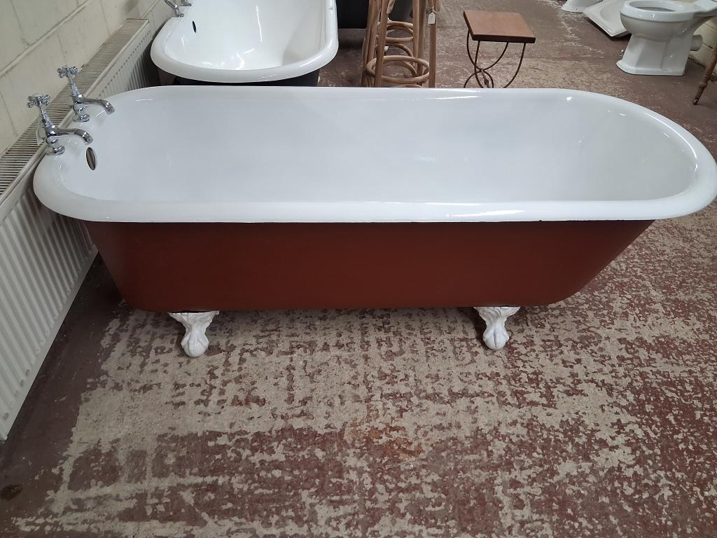 <p>Original Cast iron Roll top Bath.</p><p>Bath has been fully re-enamelled.</p><p>Enamelled claw and ball feet.</p><p><br></p>